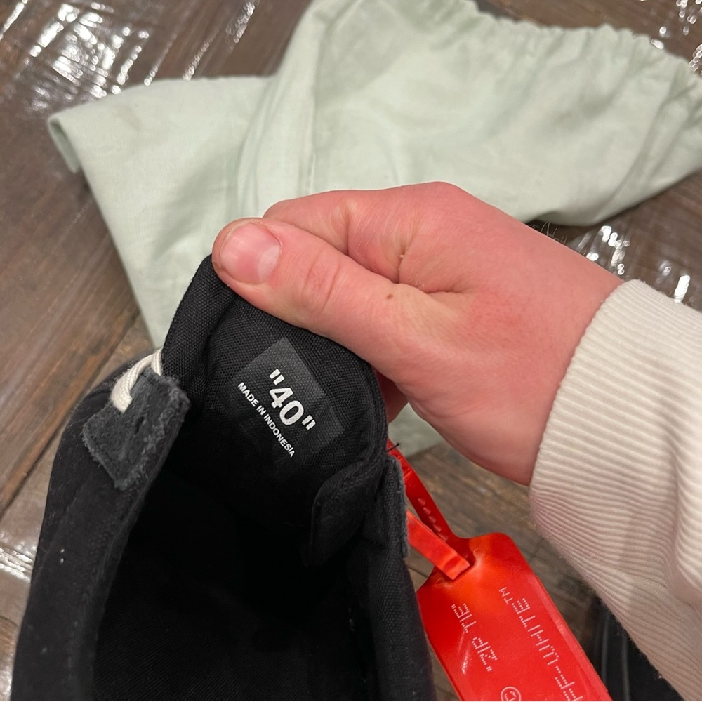 Off-White vulc low Black Striped Sneakers - Picture 9 of 10